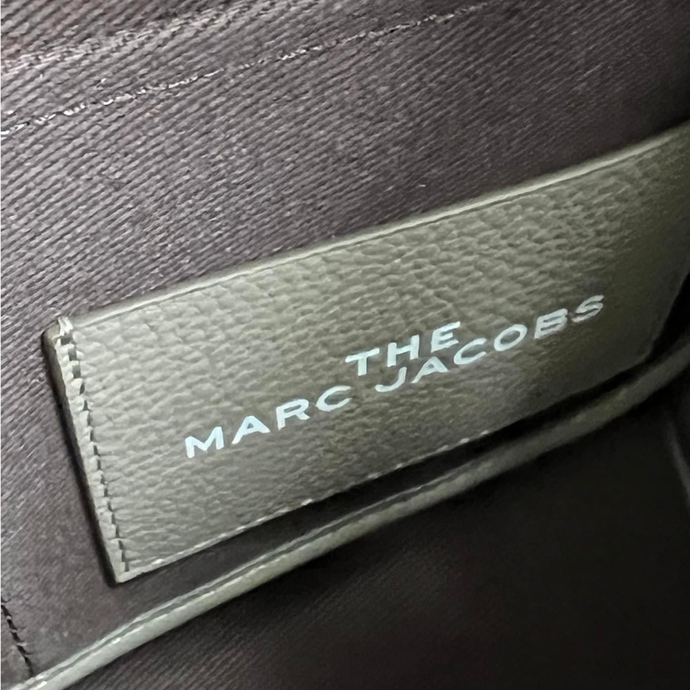 H004L01PF21 - Marc Jacobs The Leather Medium Tote Bag - Picture 12 of 16